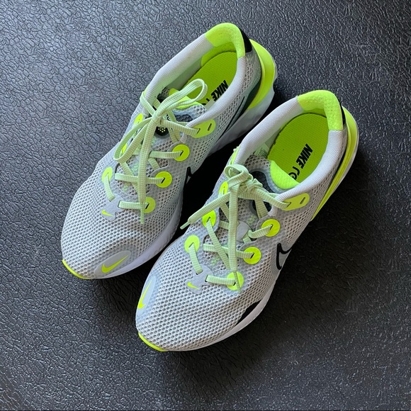 Nike Renew Men’s Running Sneaks - Picture 2 of 5